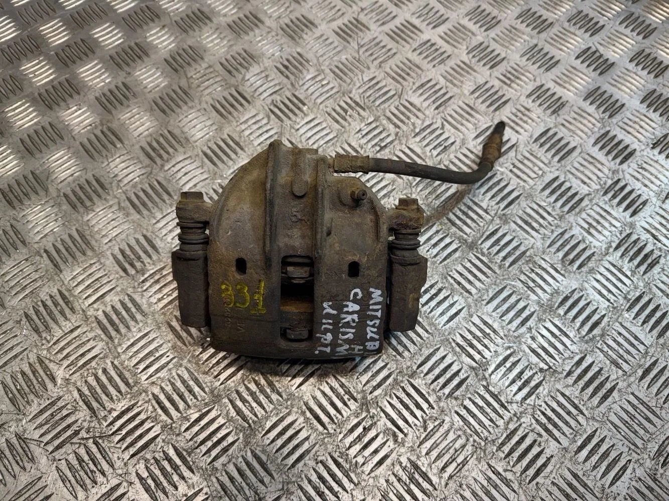 Суппорт передний левый  Mitsubishi Carisma