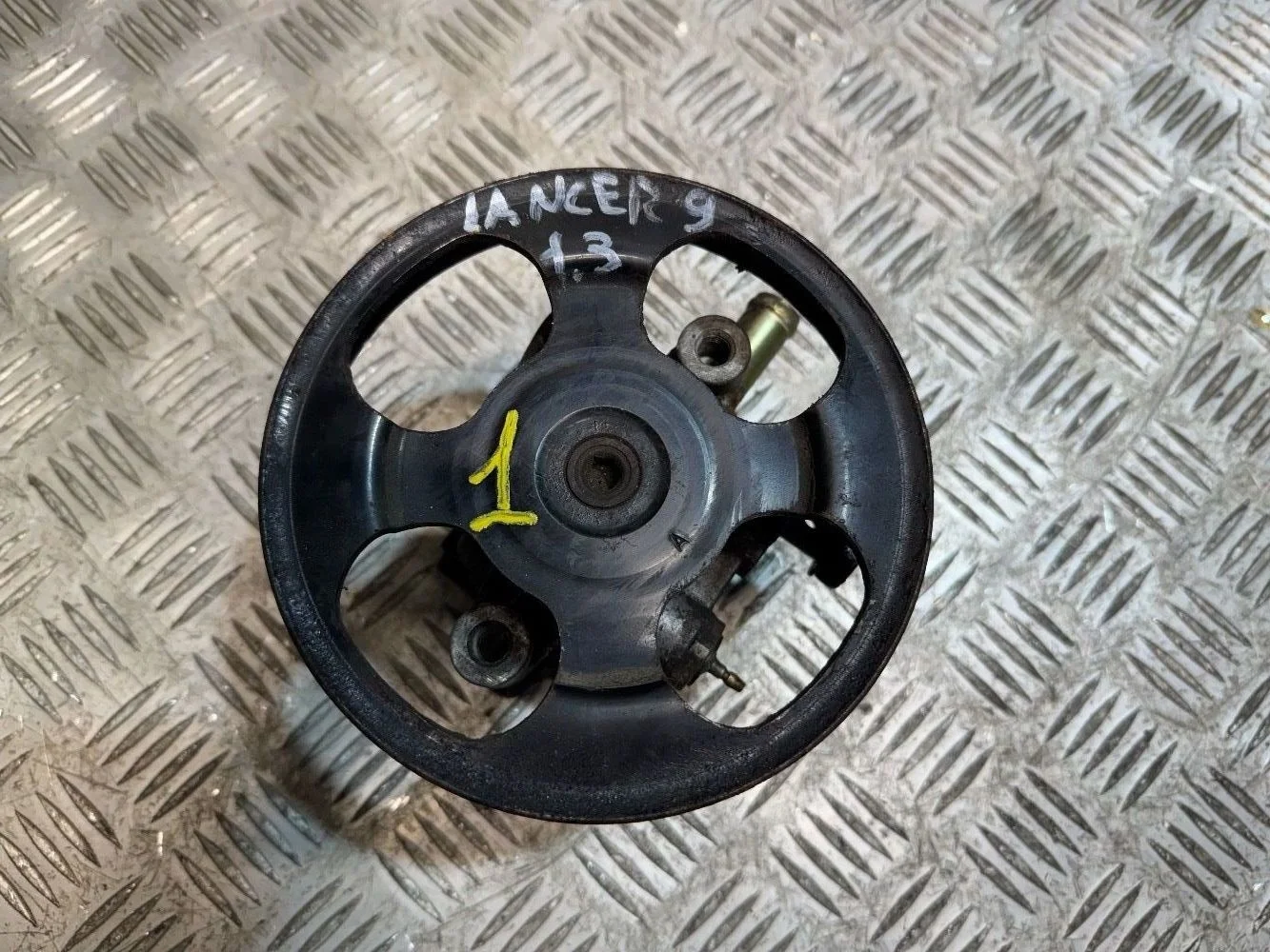 Насос гидроусилителя Mitsubishi