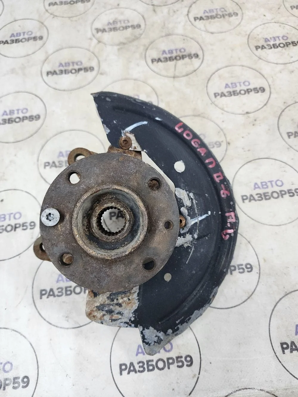 Кулак передний левый Renault Logan II (2012—2018)