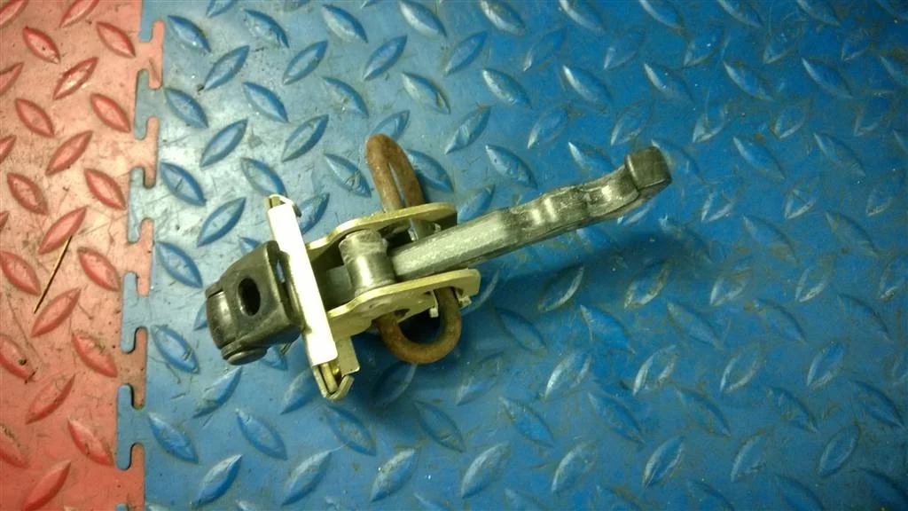 ограничитель двери BMW X3 E83  M54B30 231лс 3.0i