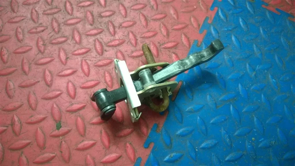 ограничитель двери BMW X3 E83  M54B30 231лс 3.0i