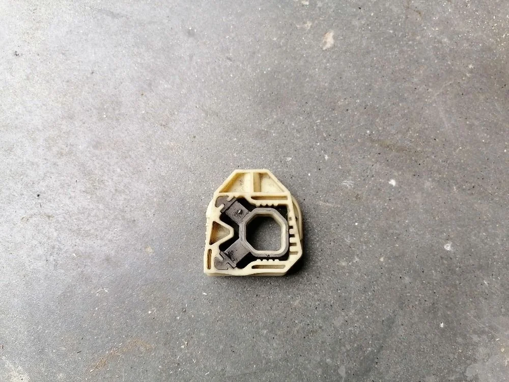 Крепление радиатора Volkswagen Jetta VI (2010—2015) 1K0121367G