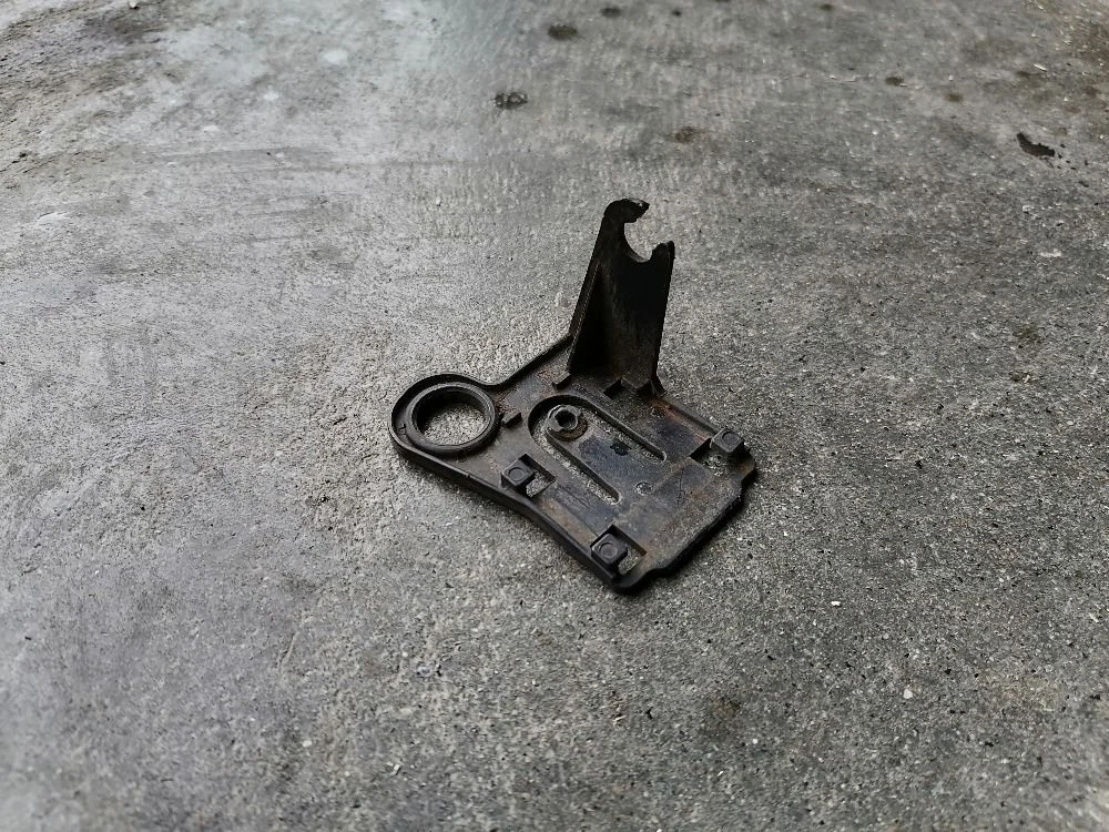 Кронштейн датчика температуры Volkswagen Jetta VI (2010—2015) 5M0820536A