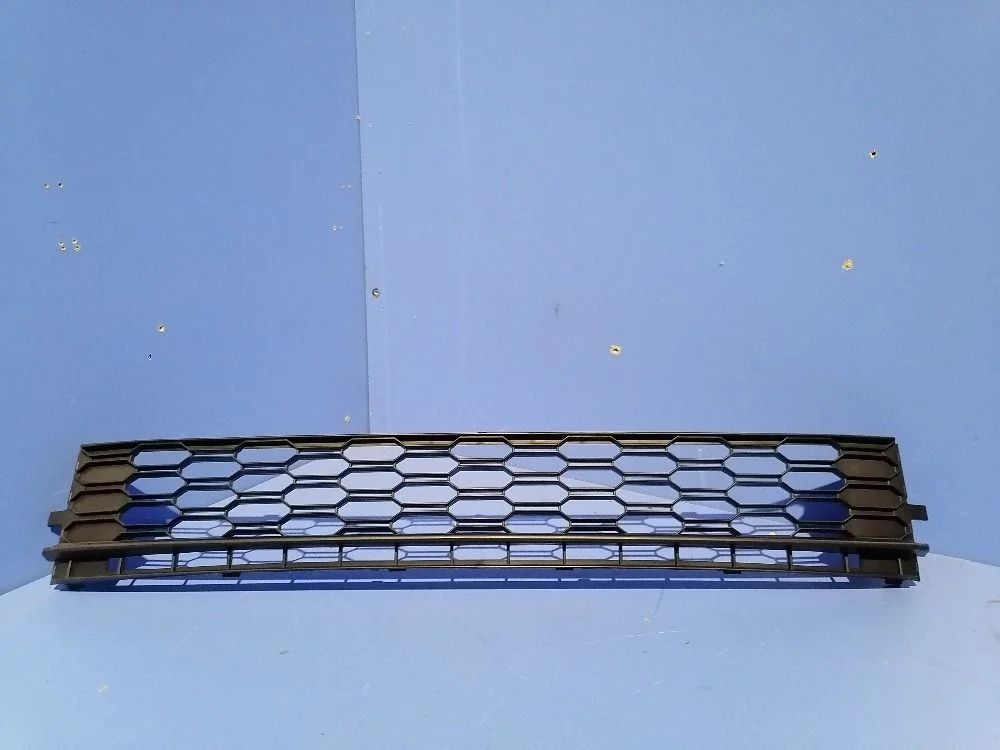 Решетка бампера перед. центр. Skoda Rapid I рестайлинг (2017—2020)