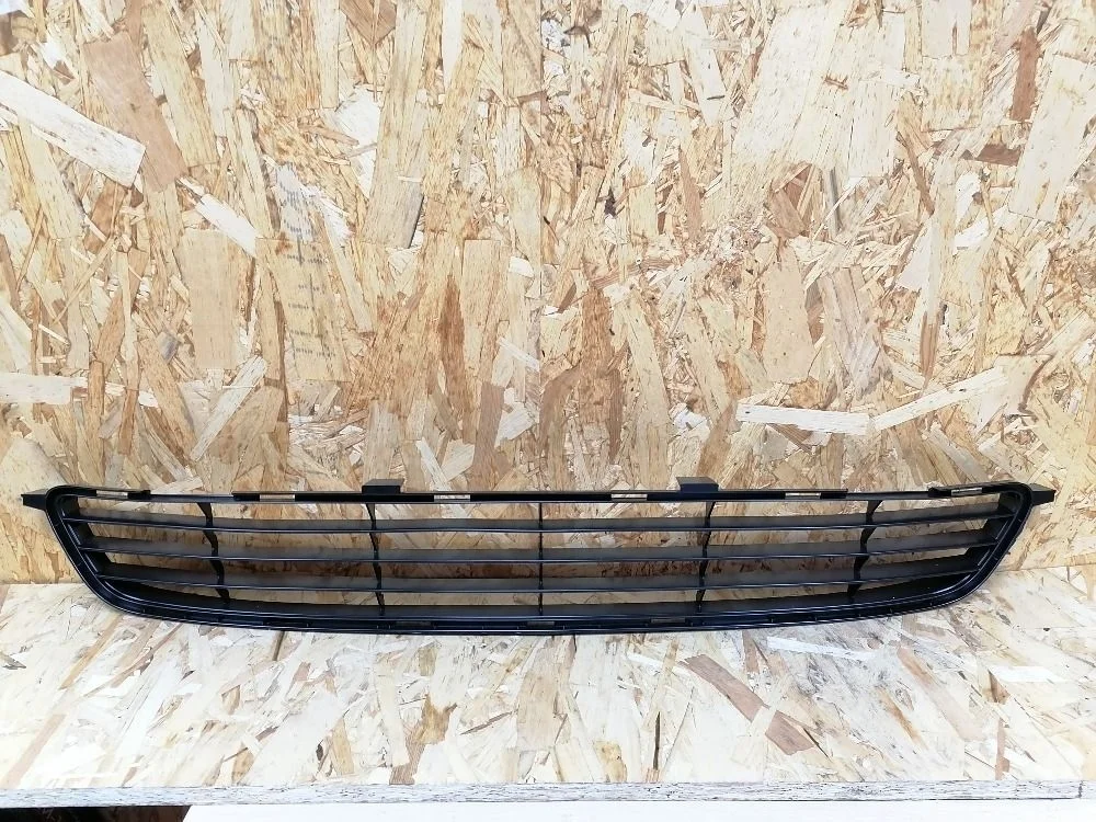 Решетка бампера перед. центр. Toyota Corolla X (2006—2010) 5311212131