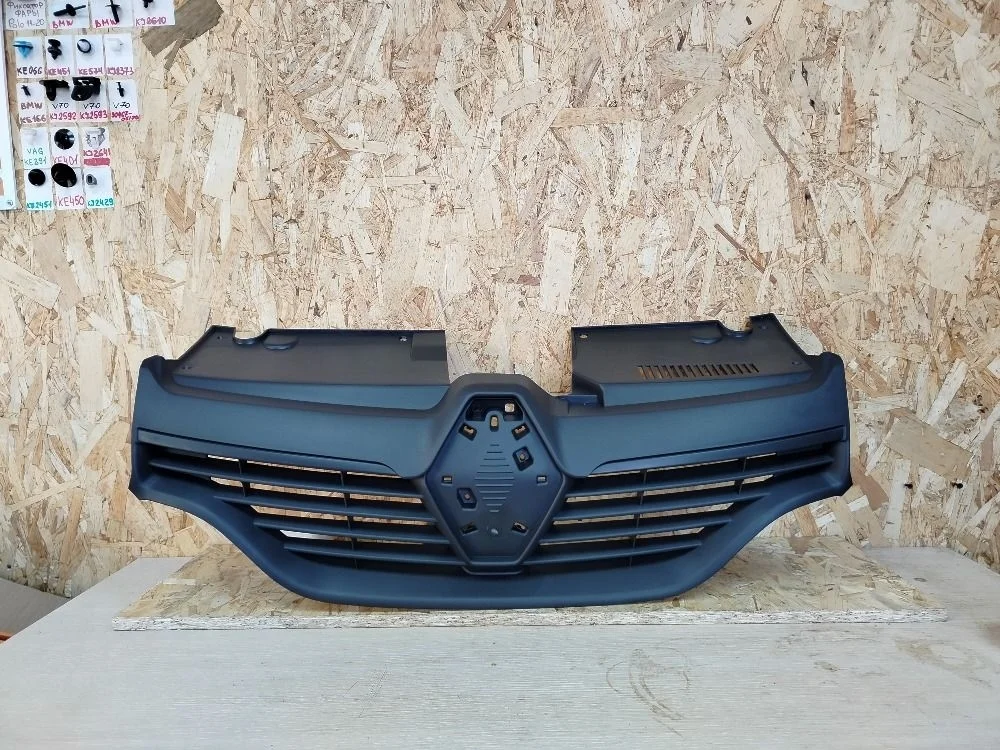 Решетка радиатора Renault Logan II (2012—2018)