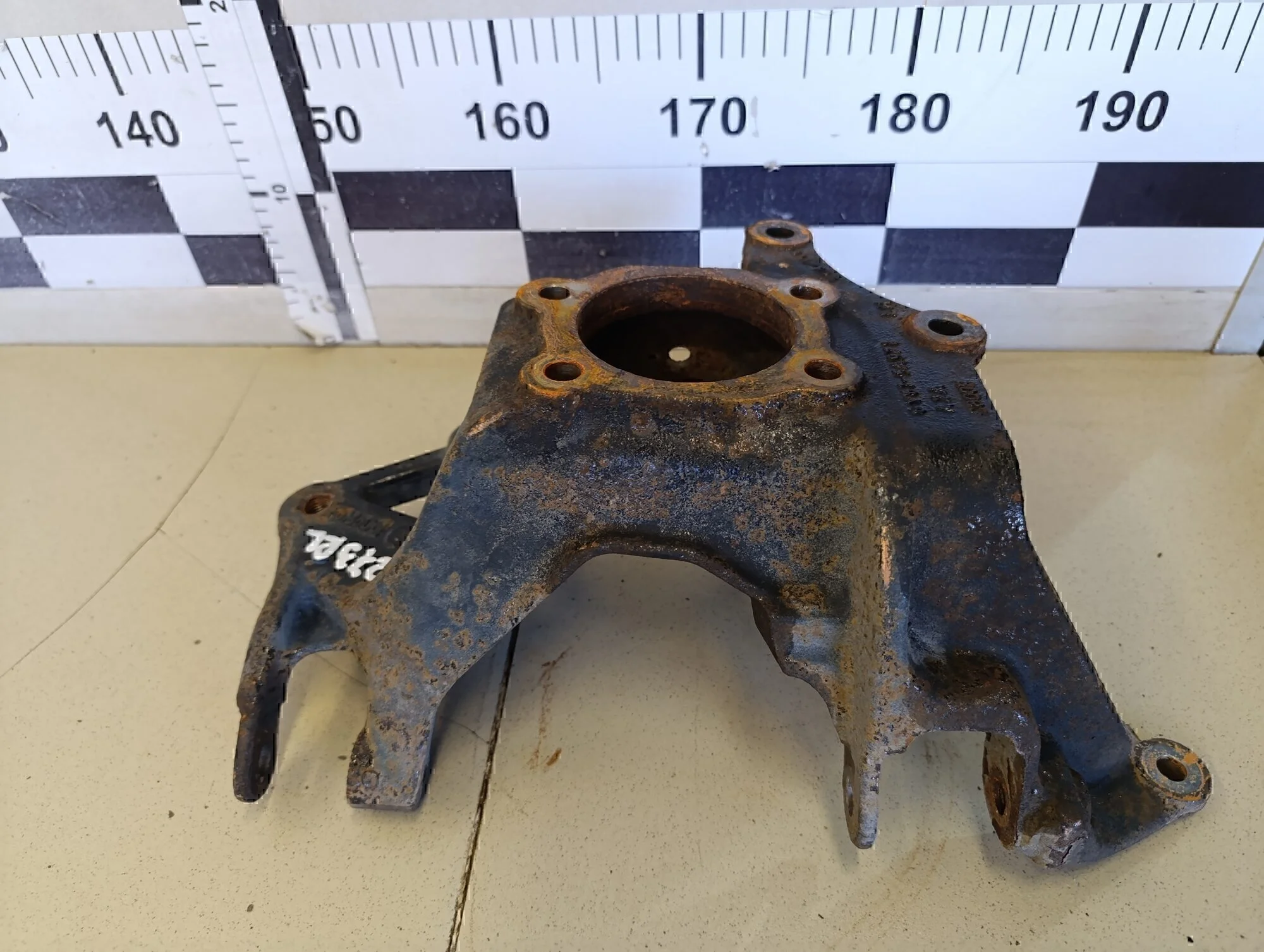 Кулак поворотный задний левый Kuga 2012>