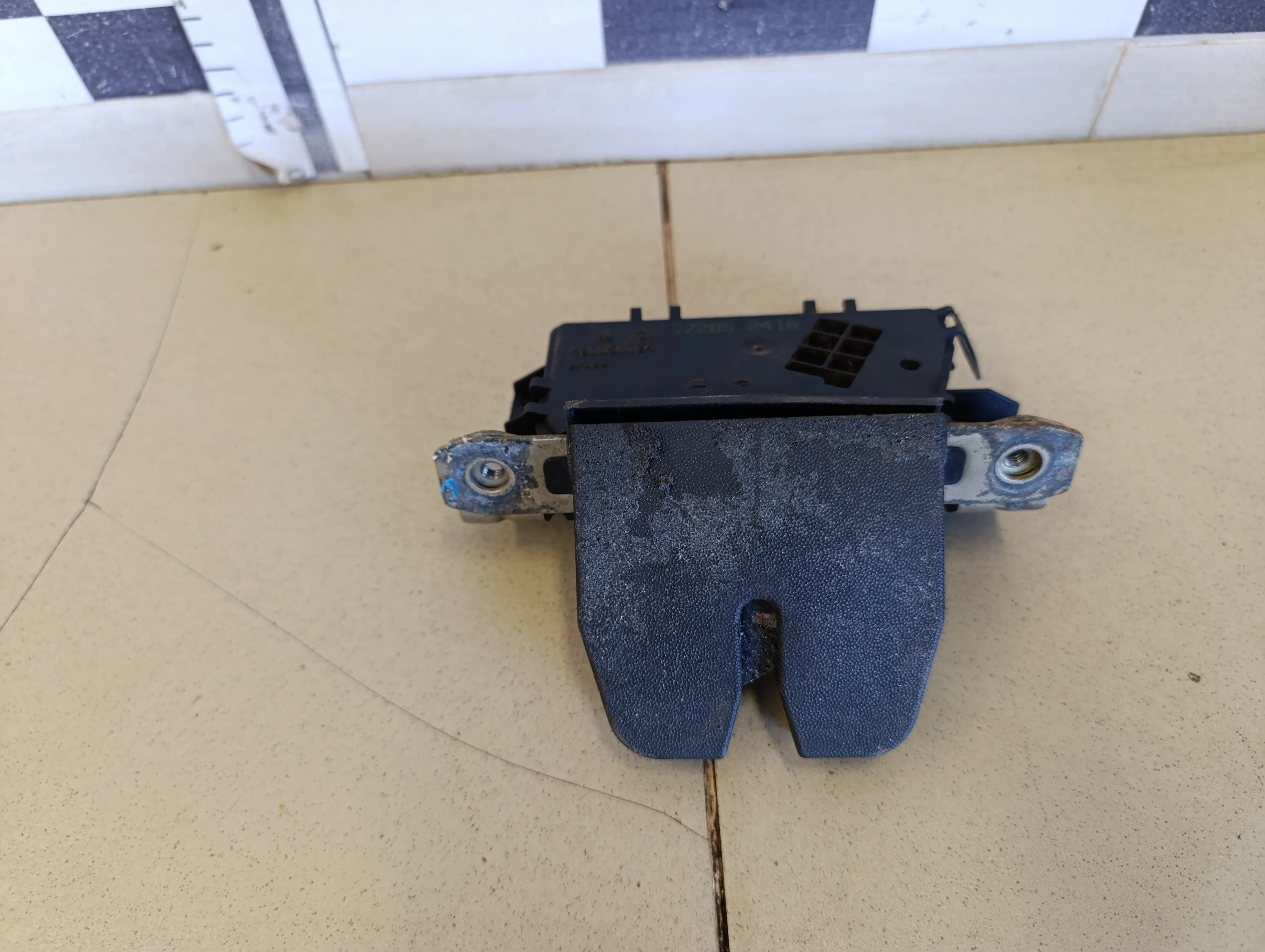 Замок двери багажника Astra H / Family 2004-2015