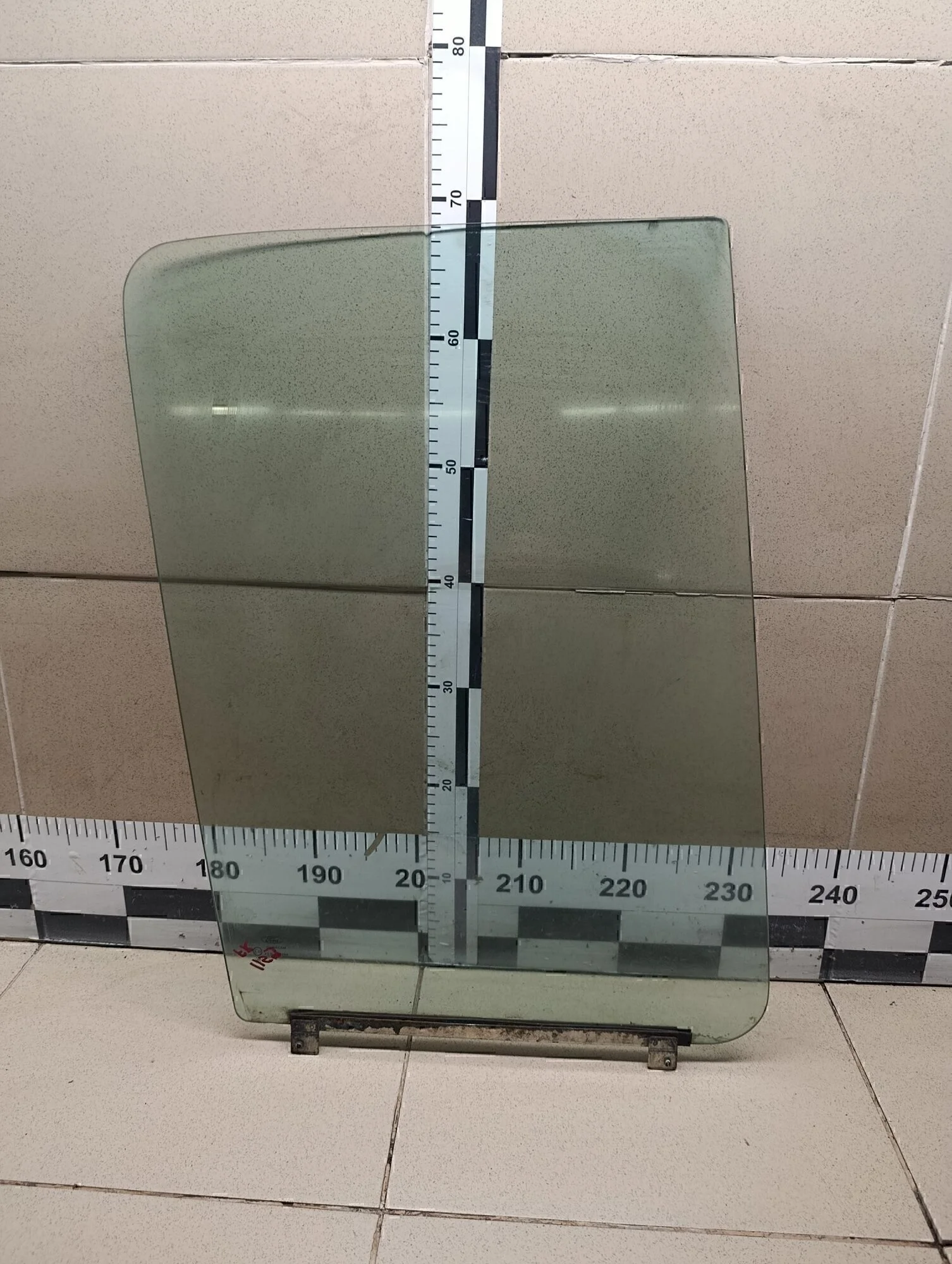 Стекло двери передней правой Transit 2006-2013