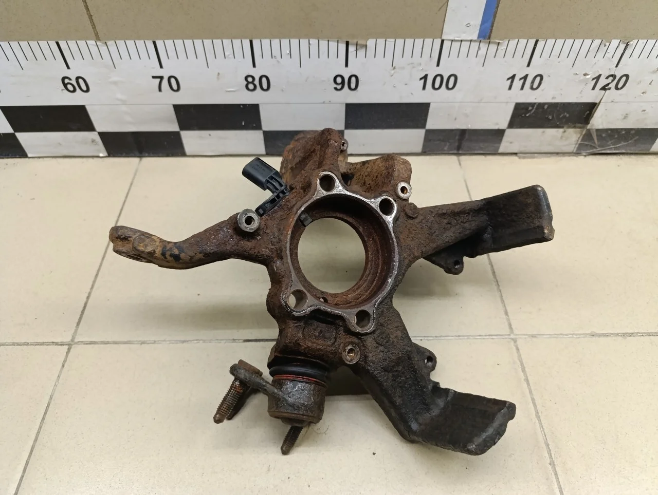 Кулак поворотный передний правый Octavia (A5 1Z-) 2004-2013