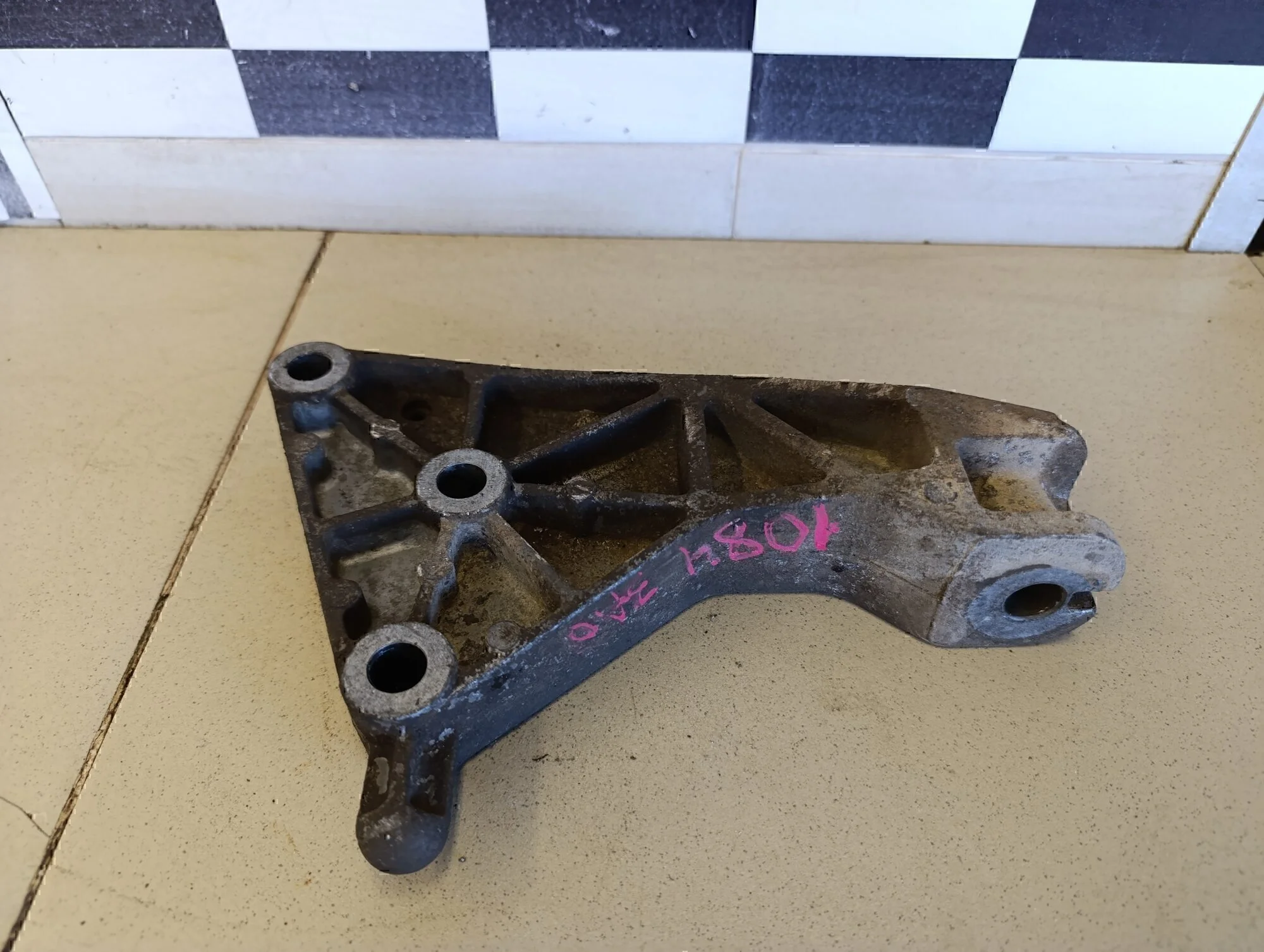 Кронштейн опоры двигателя Astra H / Family 2004-2015