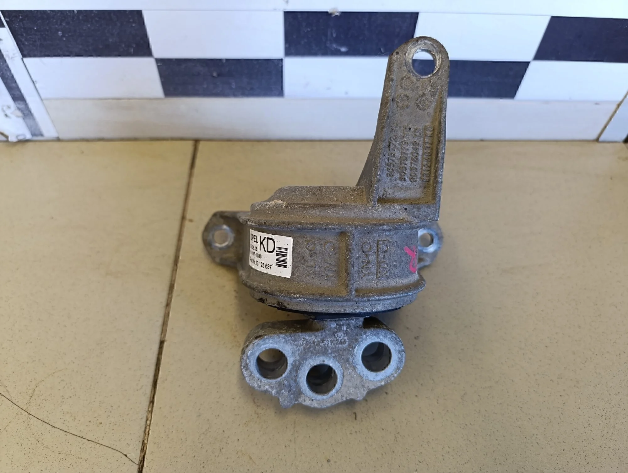 Опора двигателя правая Astra H / Family 2004-2015