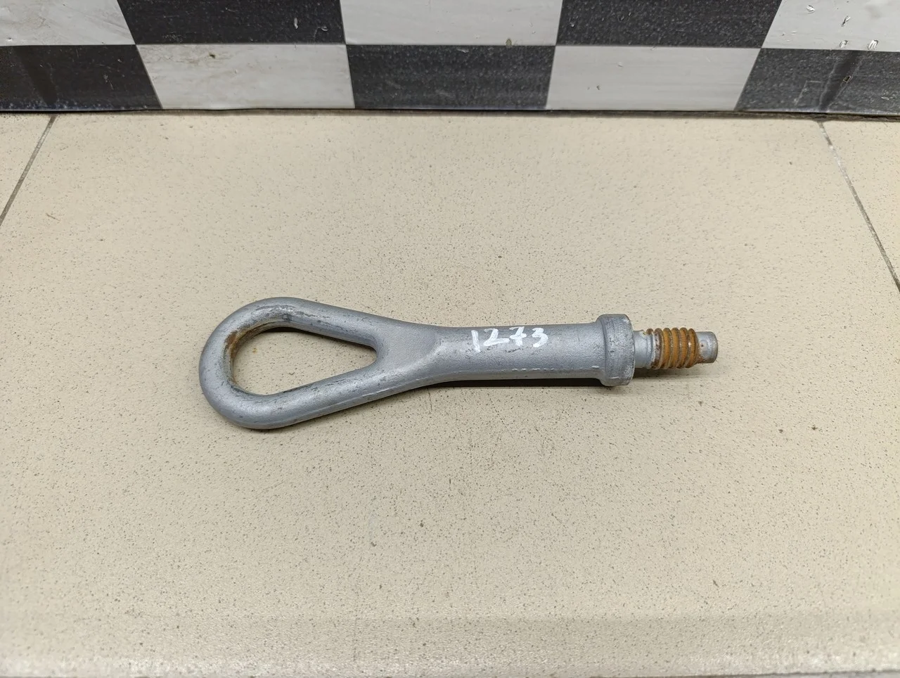 Крюк буксировочный  Focus III 2011>