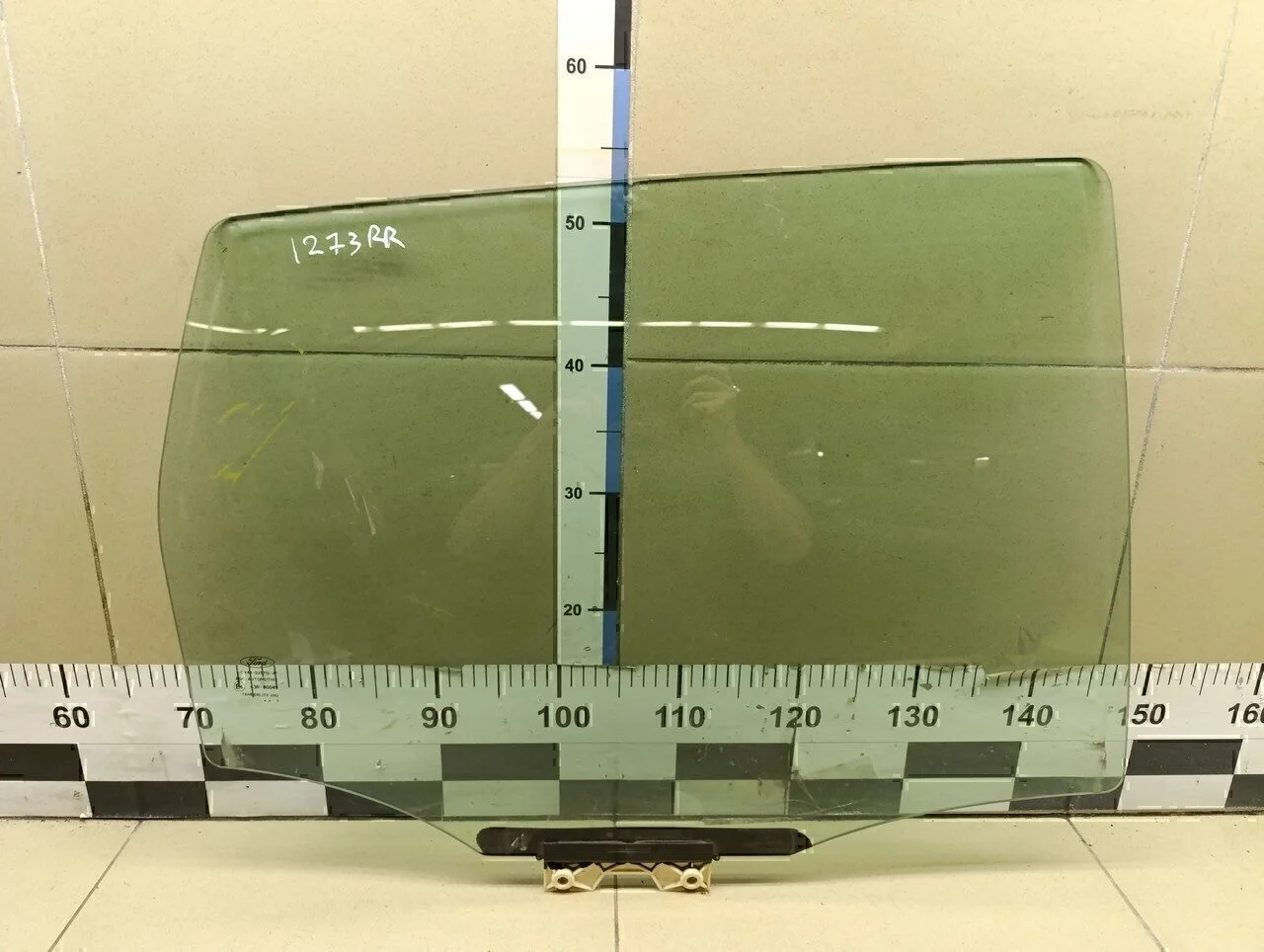 Стекло двери задней правой Kuga 2012>