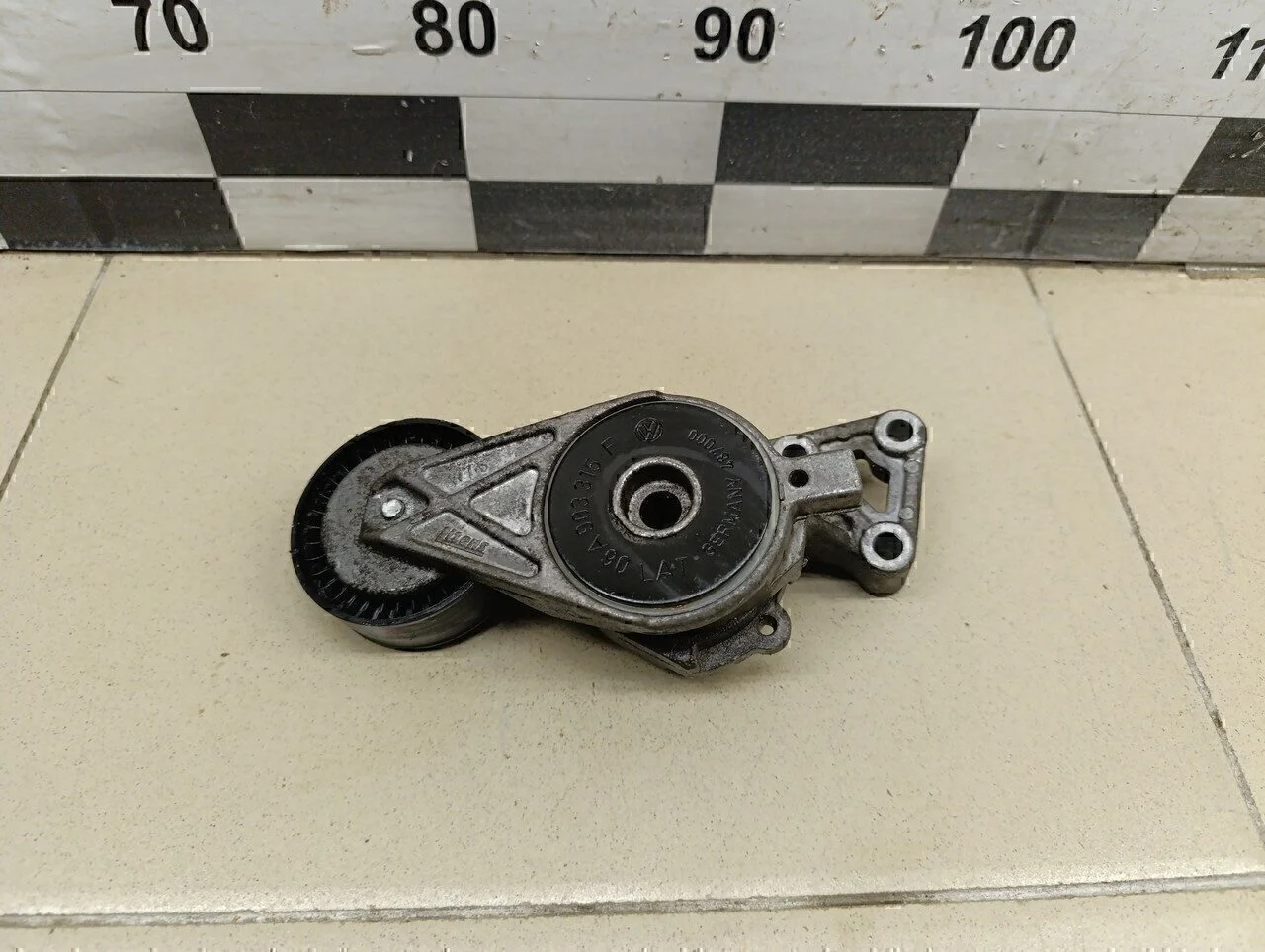 Ролик руч.ремня с кронштейном Octavia (A4 1U-) 2000-2011