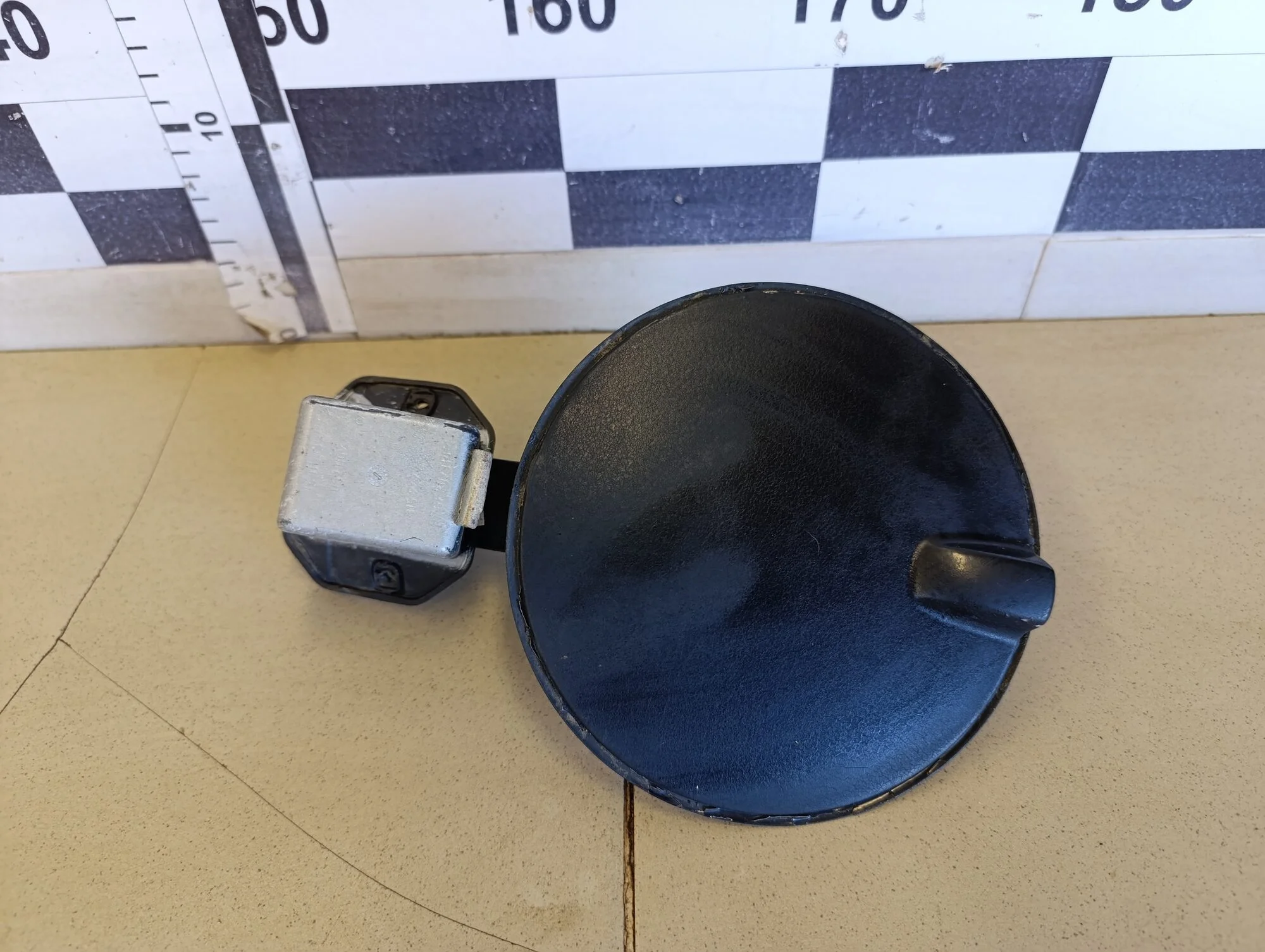 Лючок бензобака Astra H / Family 2004-2015