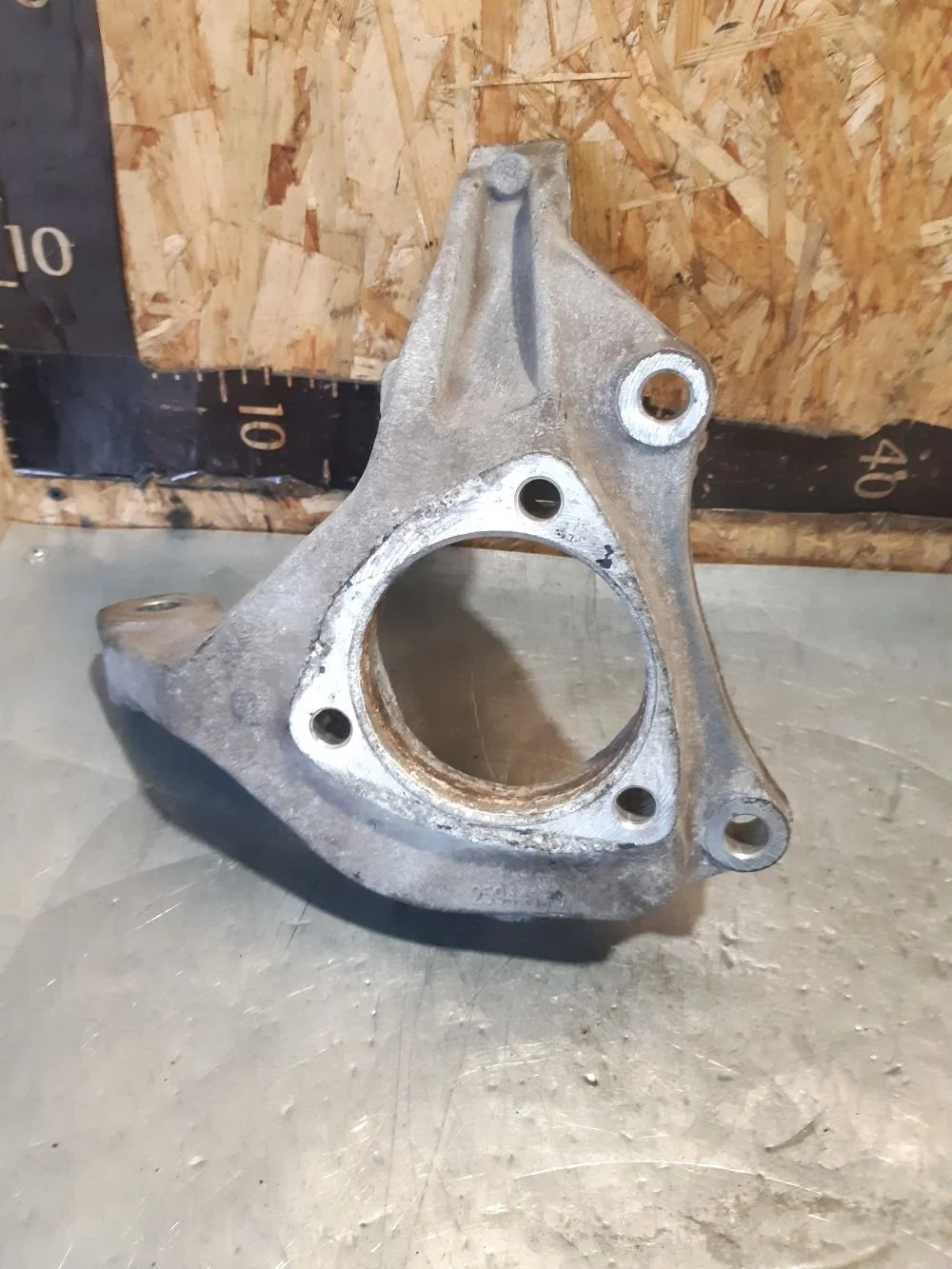 Кулак поворотный передний правый Opel Antara I рестайлинг (2010—2017) 2012