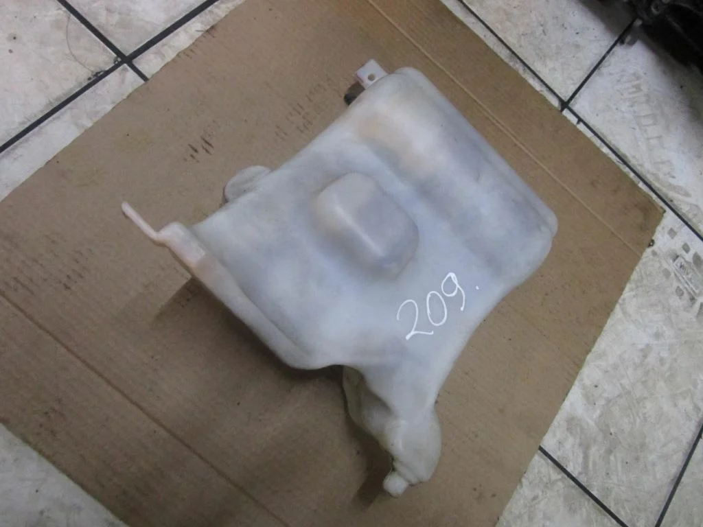 Бачок омывателя Mercedes-Benz