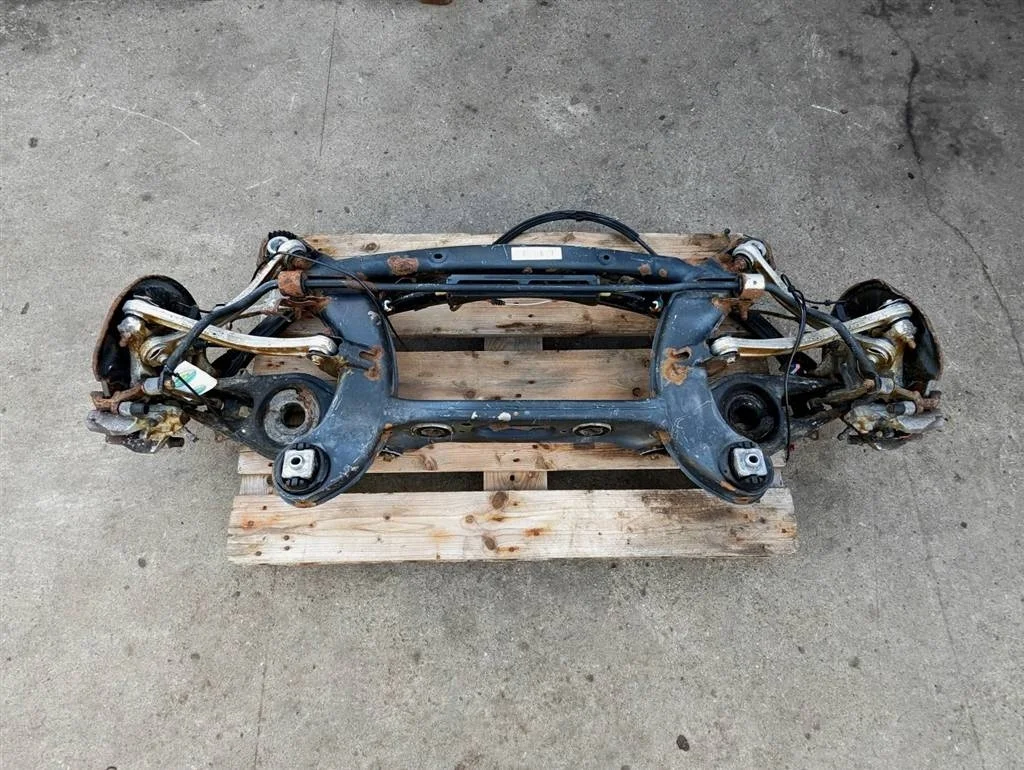 Подрамник задний Mercedes-Benz