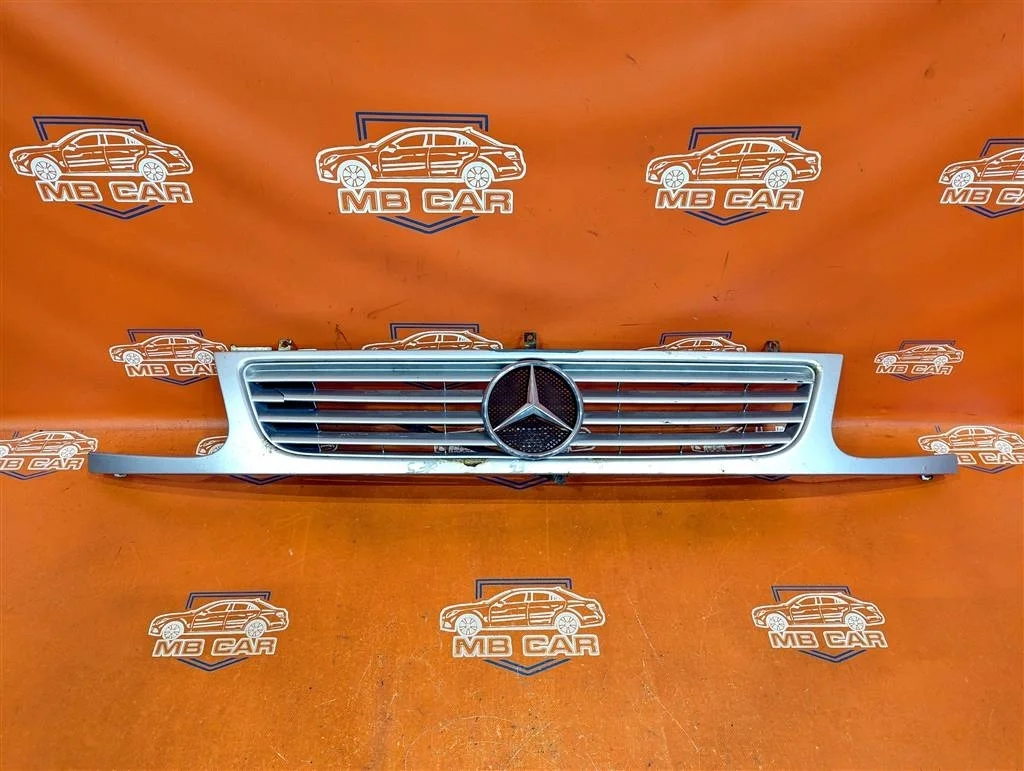 Решетка радиатора Mercedes-Benz