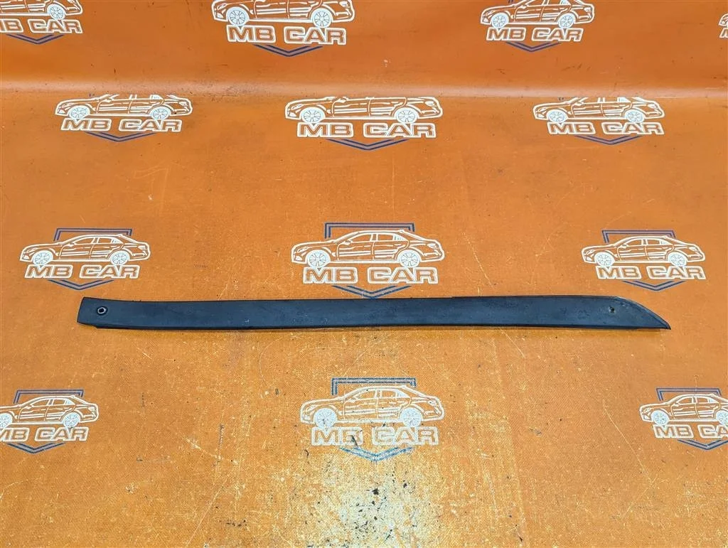 Молдинг лобового стекла Mercedes-Benz