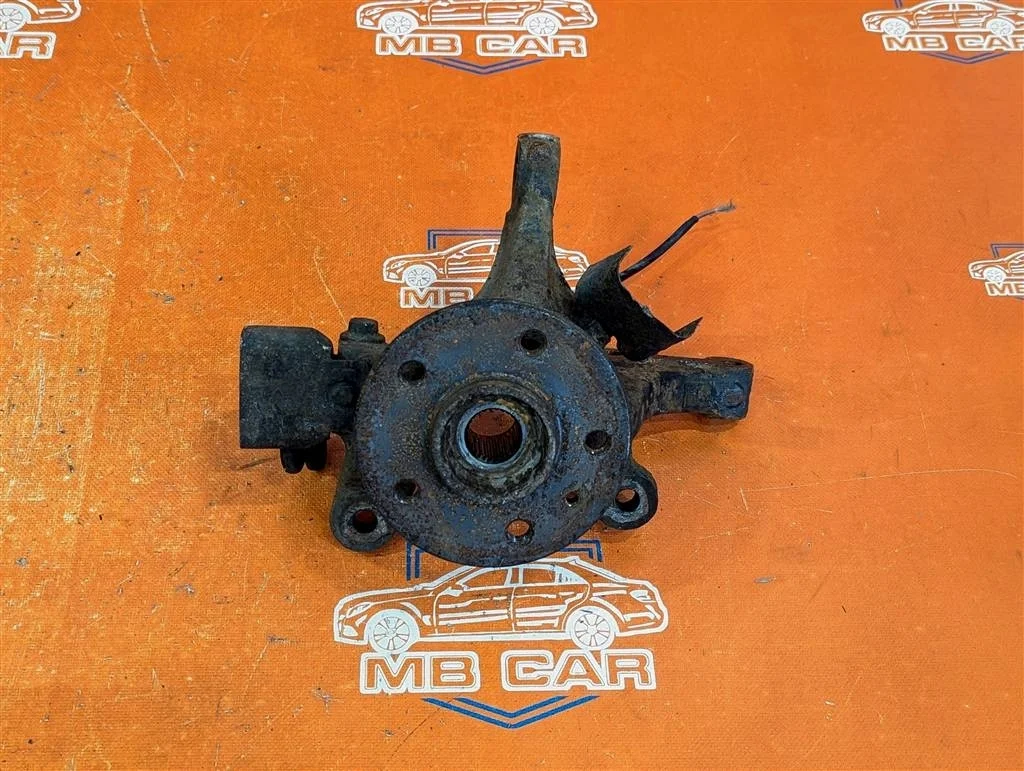 Кулак поворотный передний правый Mercedes-Benz