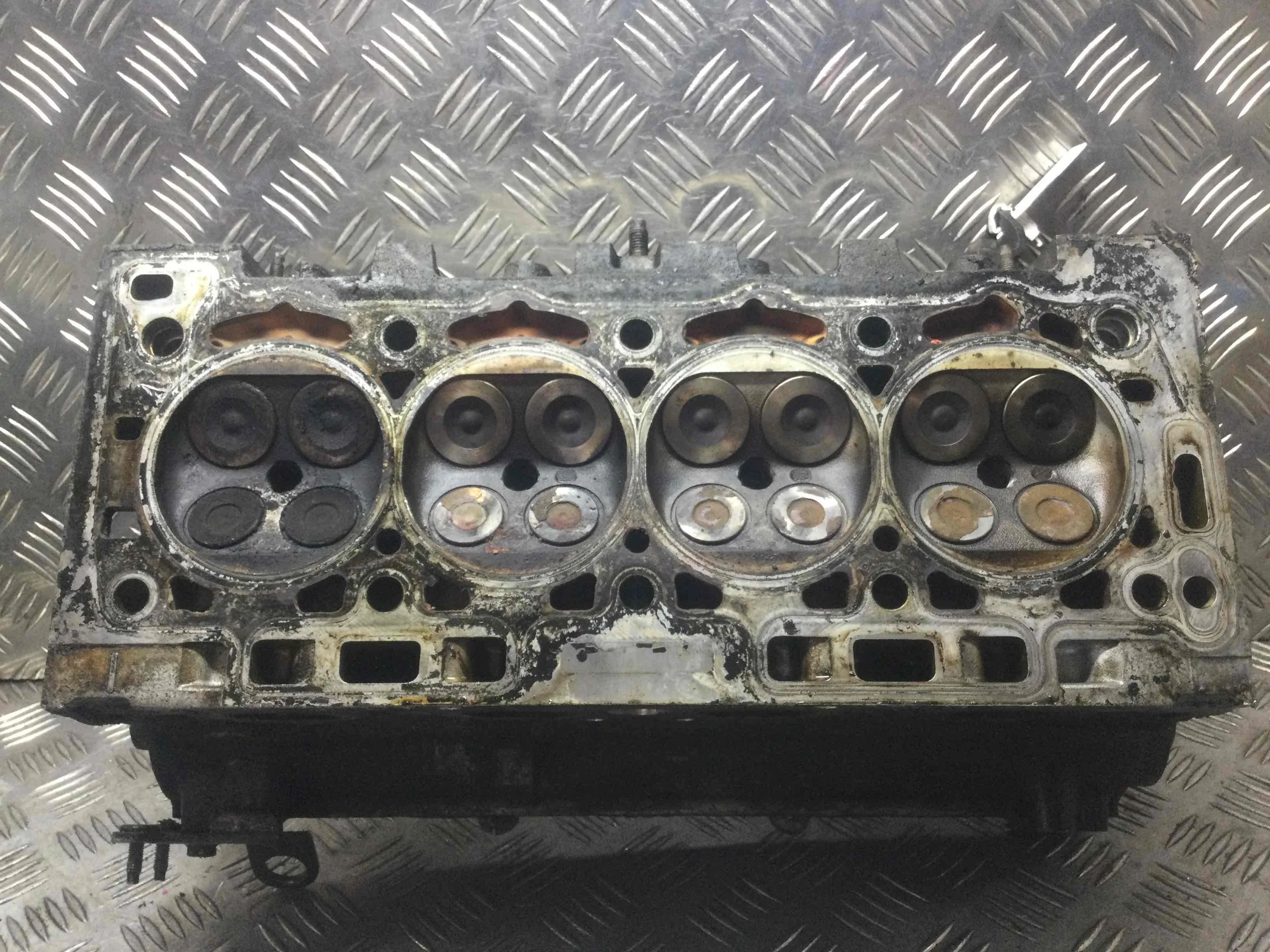 Головка блока цилиндров Peugeot 307 1 поколение (2001-2005) бензин 1.6 i Автомат Х/б