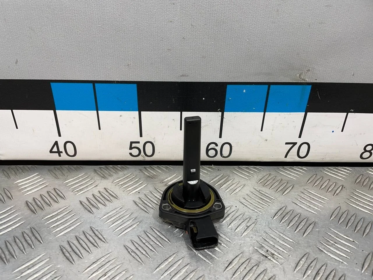 [Б/У] Датчик уровня моторного масла - (Состояние: отсутствует часть корпуса разъема) [Незначительные дефекты] [Код: 00628508 ]