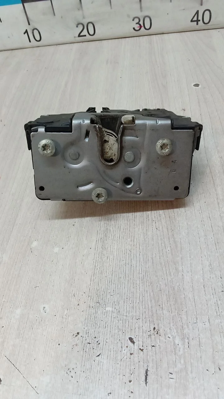 [Б/У] Замок двери передней правой [Код: 00632272 ]