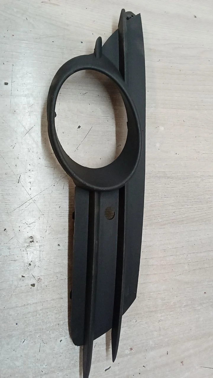 [Б/У] Решетка переднего бампера правая под ПТФ Opel [Код: 00629092 ]