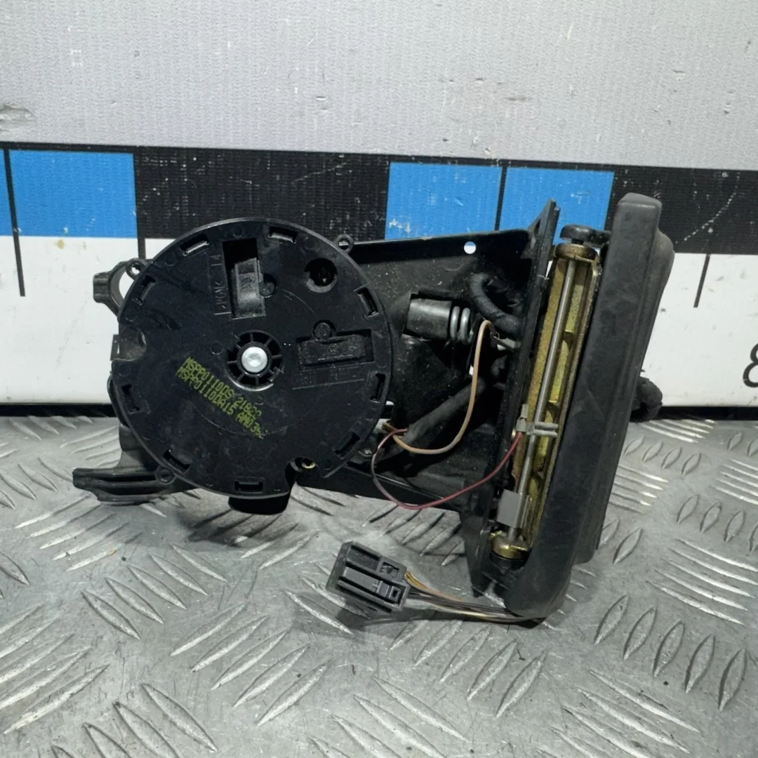 [Б/У] Зеркало левое электрическое W203 - только основание с сервоприводом / длинный провод / маленькая фишка [ХОРОШЕЕ] [Код: 00473009 ]