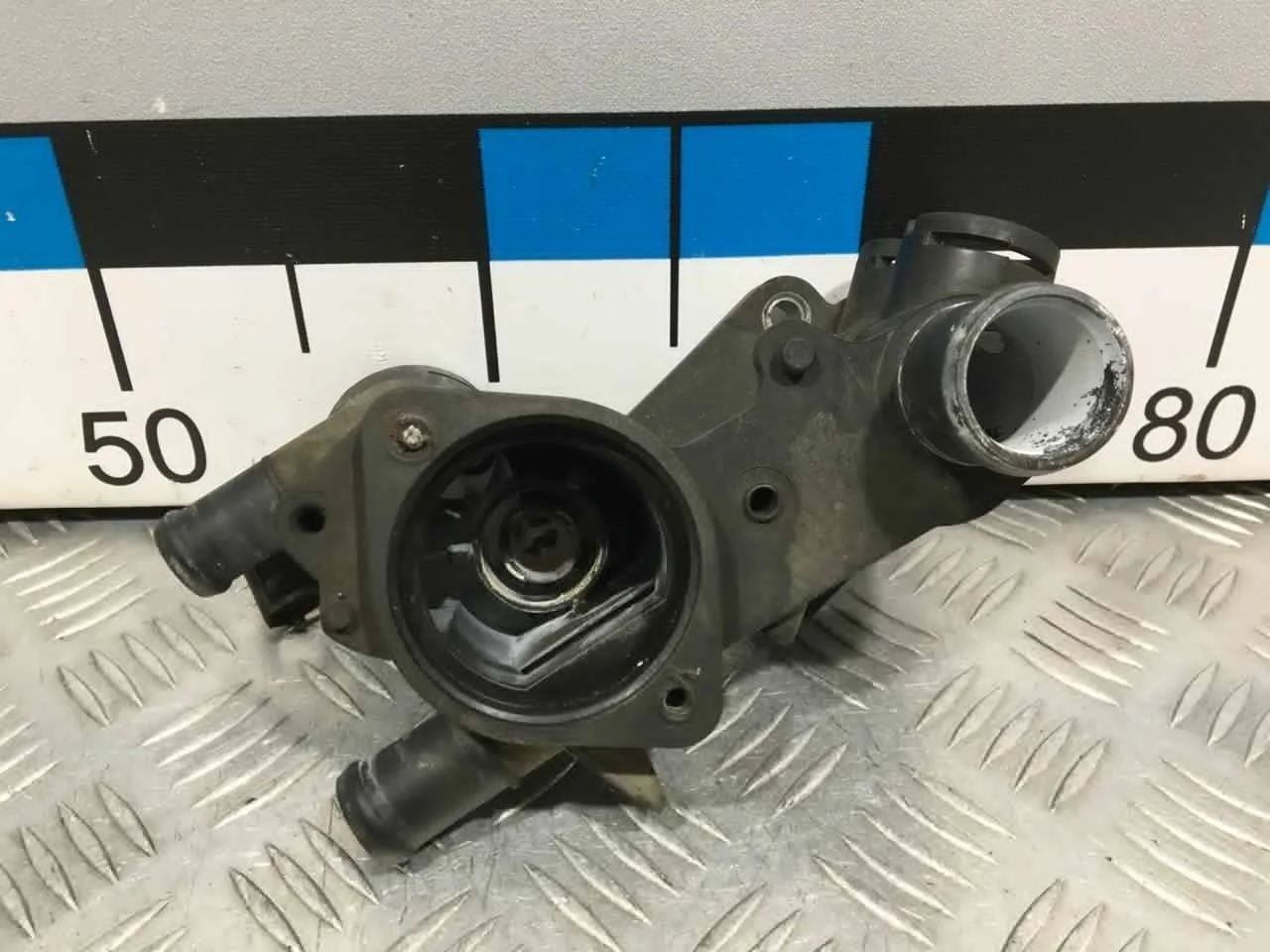 [Б/У] Корпус термостата - обломана шляпка винта [Незначительные дефекты] [Код: 00626357 ]