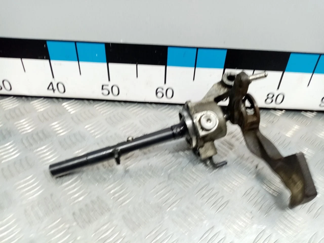 [Б/У] Механизм выбора передач - (Состояние: приварен рычаг 1K0711046P) [ХОРОШЕЕ] [Код: 00626068 ]