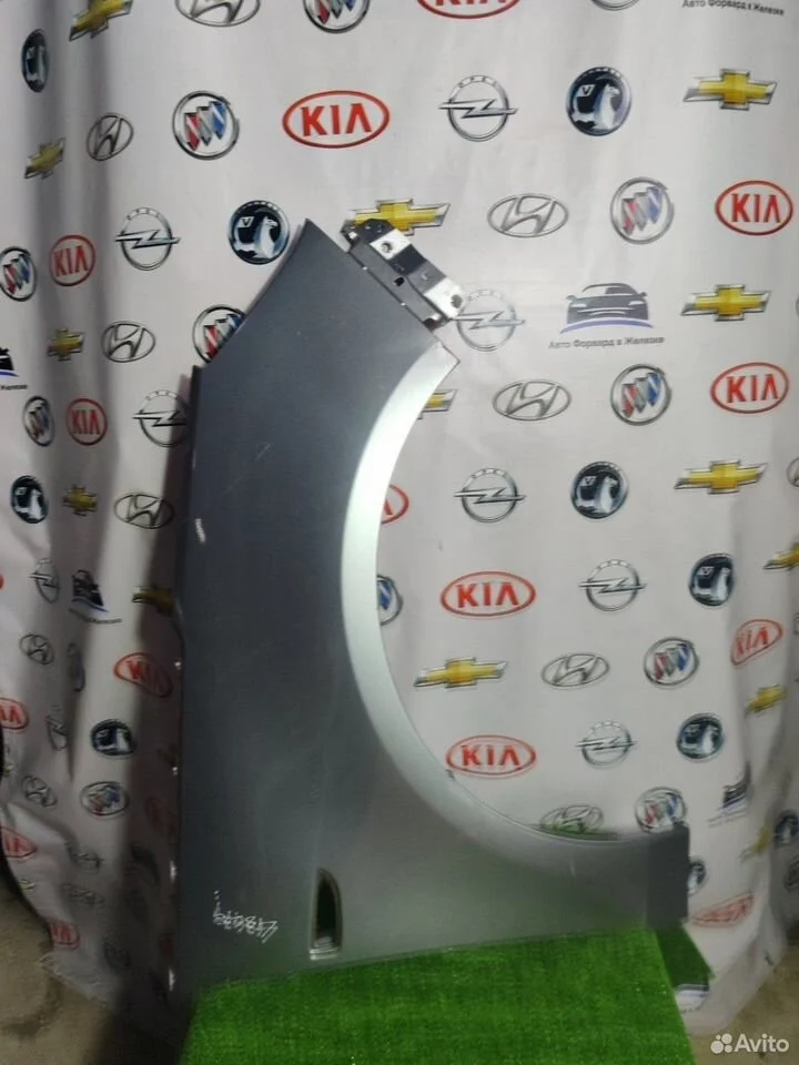 Крыло переднее правое opel zafira