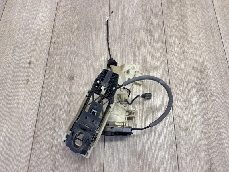 Замок двери Porsche Cayenne 2011 958 (92A)