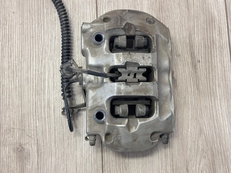 Суппорт тормозной Porsche Cayenne 2011 958 (92A)