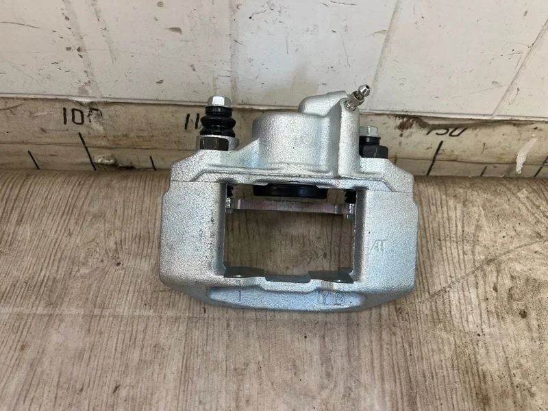 СУППОРТ ТОРМОЗНОЙ Mitsubishi Pajero Sport 3 2015 2016 2017 2018 2019 2020 2021 2022 2023 2024 2025 MR307414 KH KS, задний правый