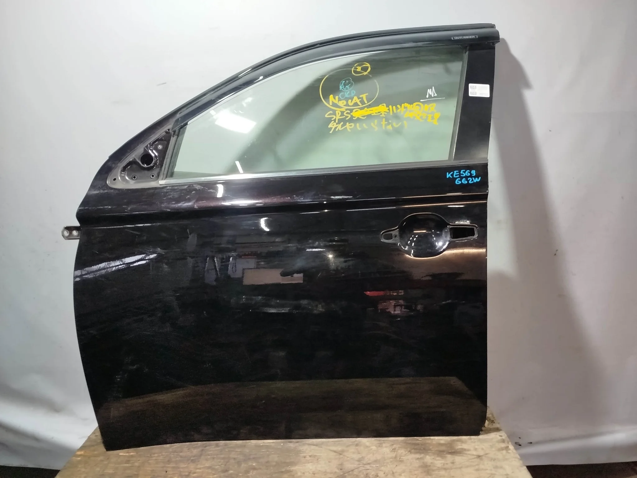 ДВЕРЬ MITSUBISHI 5700B671 ПЕРЕД ЛЕВО черный, X40A KE569