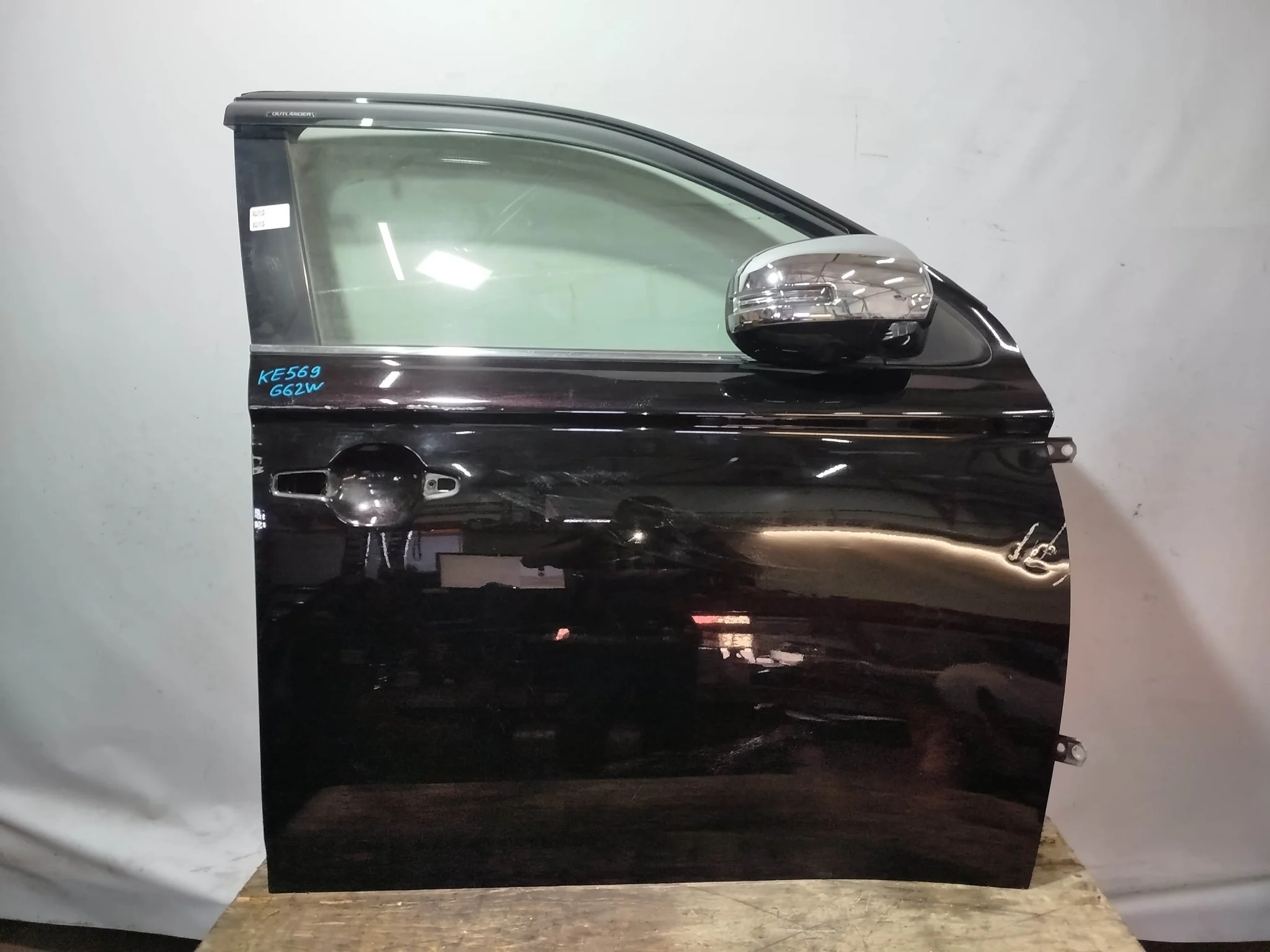 ДВЕРЬ MITSUBISHI 5700B672 ПЕРЕД ПРАВО черный, X40A KE569