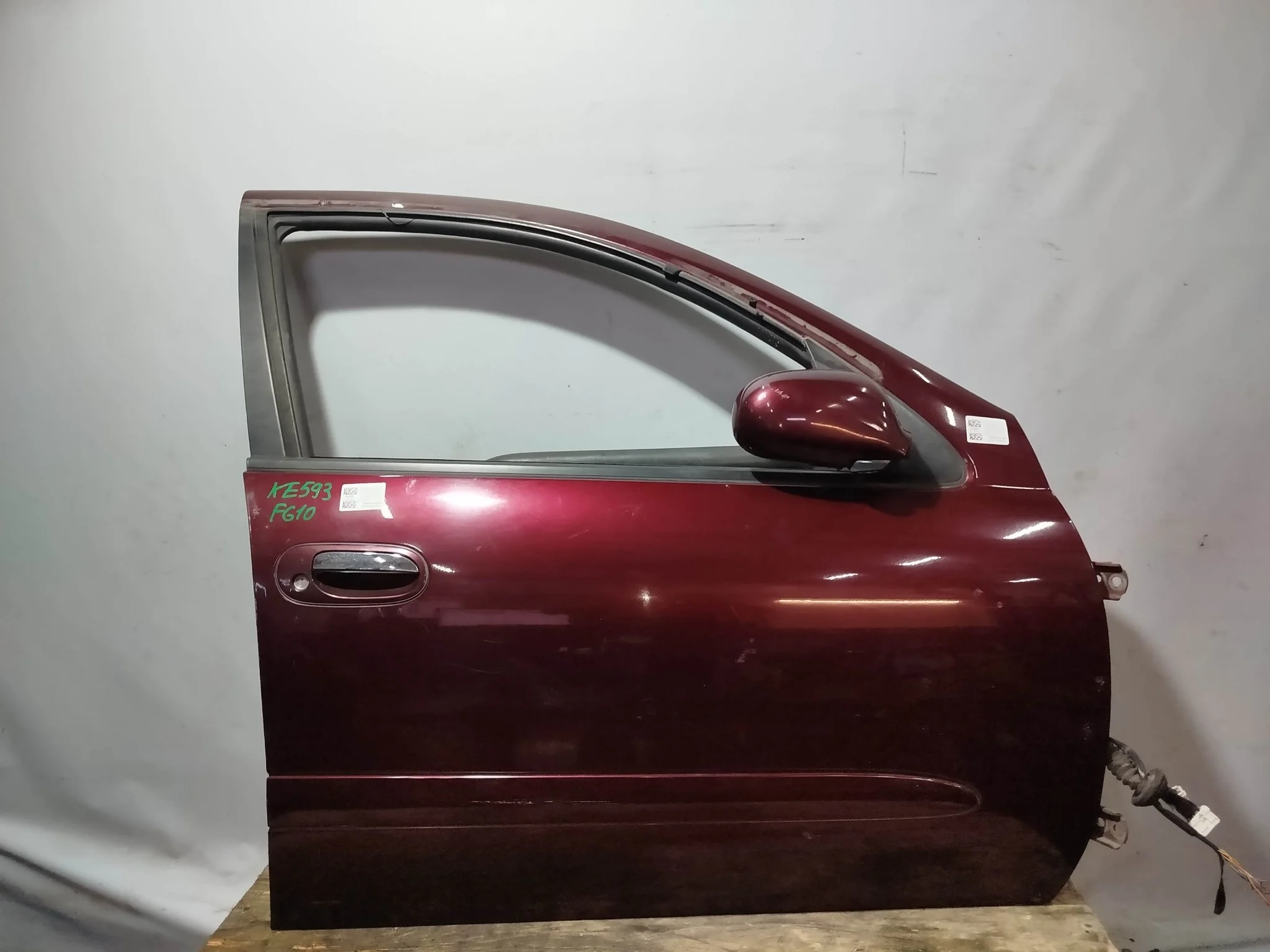 ДВЕРЬ NISSAN 801005M432 ПЕРЕД ПРАВО красный, AX5 KE593