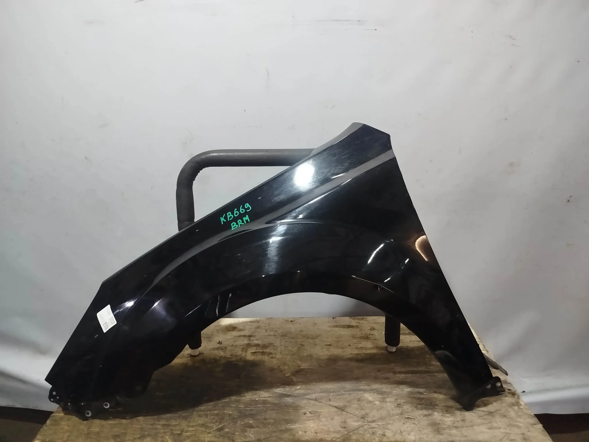 КРЫЛО SUBARU 57120AJ0509P ПЕРЕД ЛЕВО черный, D4S KB669