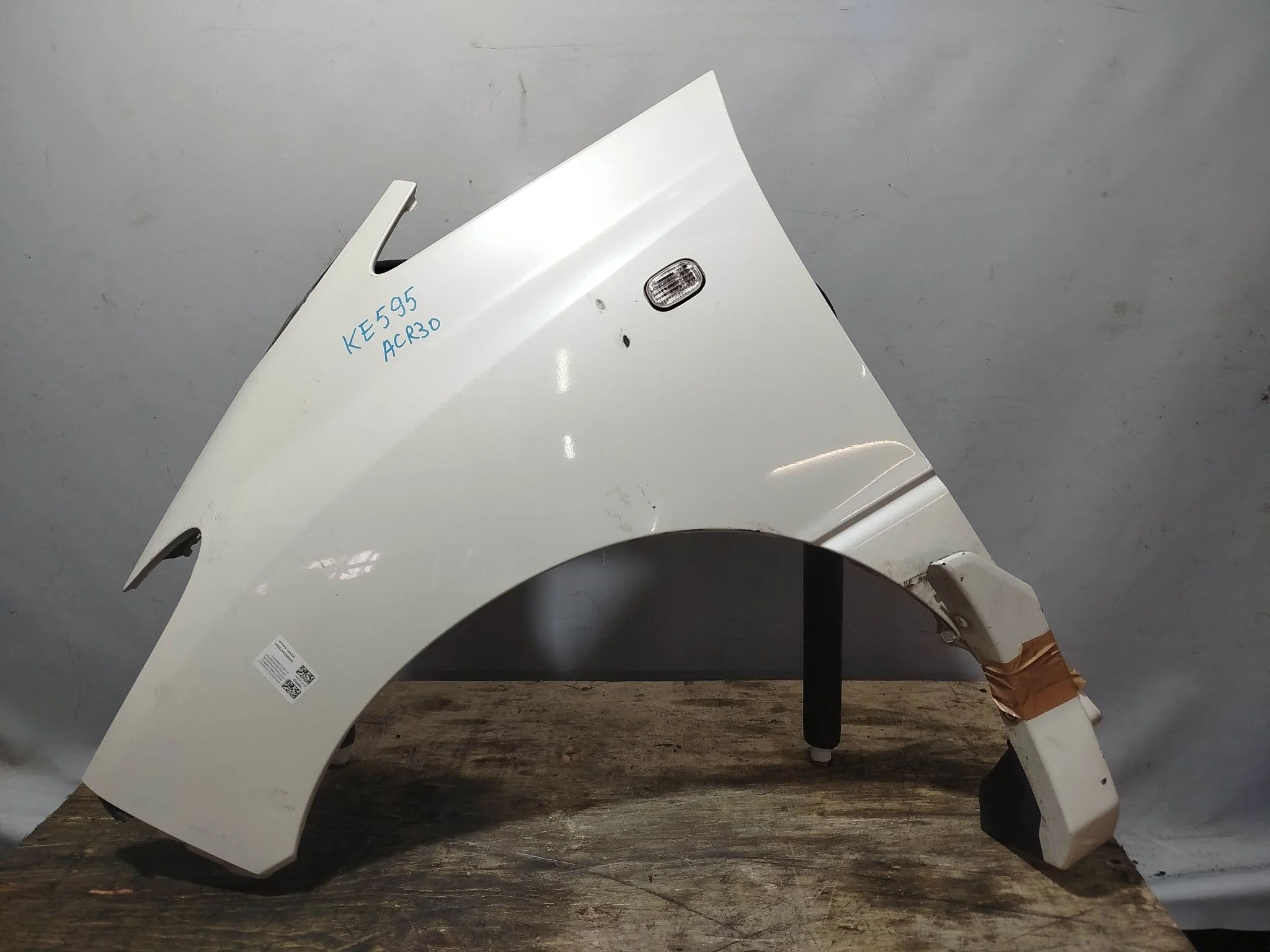 КРЫЛО TOYOTA 5381228060 ПЕРЕД ЛЕВО белый, 042 KE595