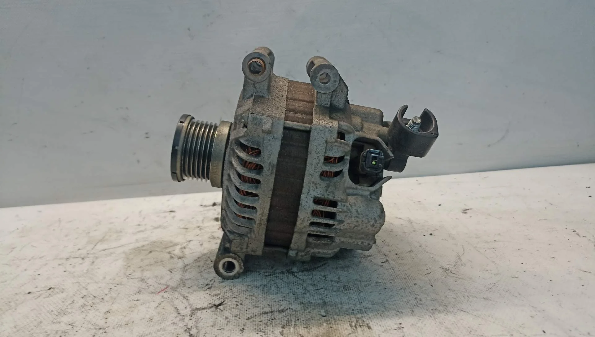 ГЕНЕРАТОР CITROEN MINI PEUGEOT 5702J0 KB668-1799615Z