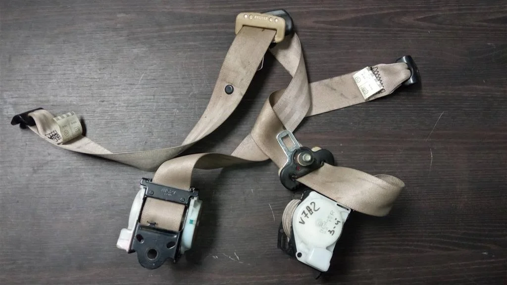 Б.у. ремень безопасности 3-го ряда MITSUBISHI PAJERO V78W MITSUBISHI PAJERO V78W