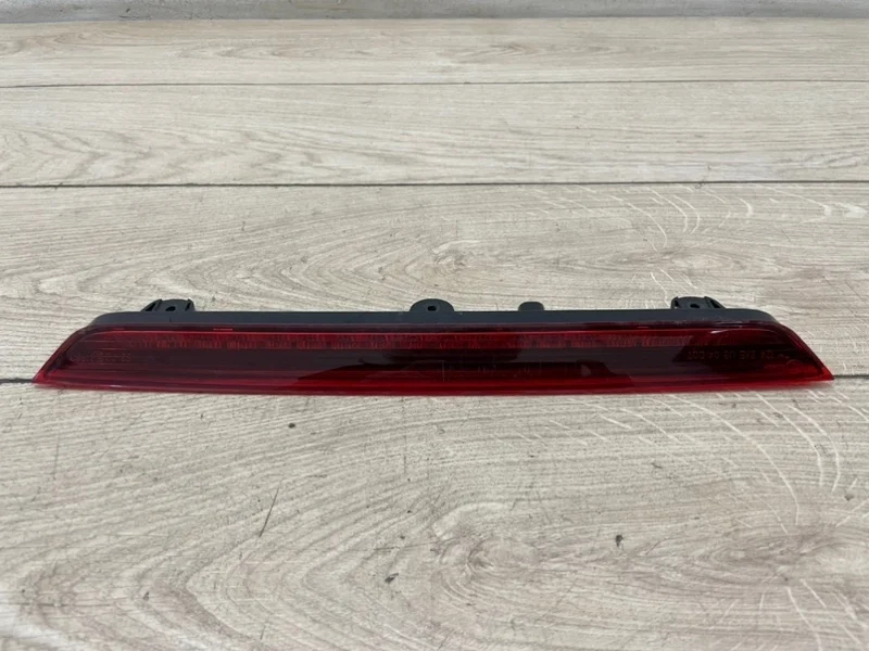 Фонарь в крышку багажника Audi Q7 2007-2015 4L