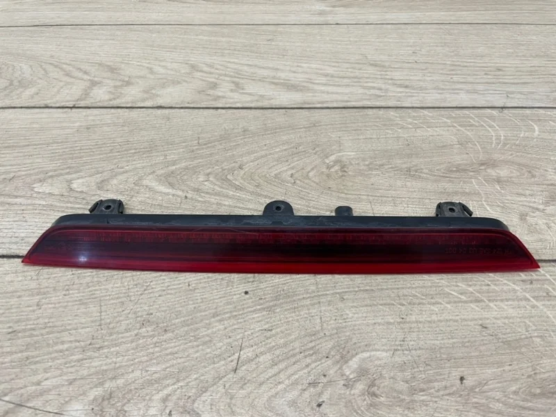 Фонарь в крышку багажника Audi Q7 2007-2015 4L