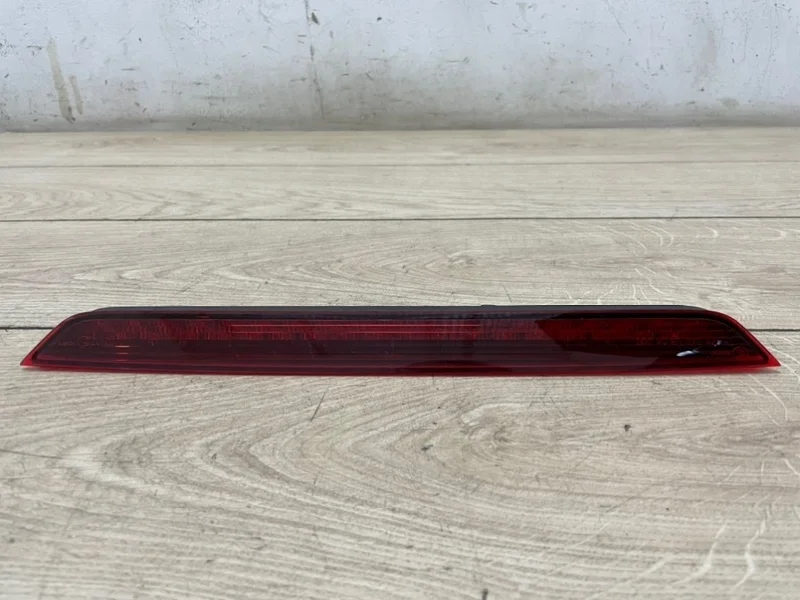 Фонарь в крышку багажника Audi Q7 2007-2015 4L