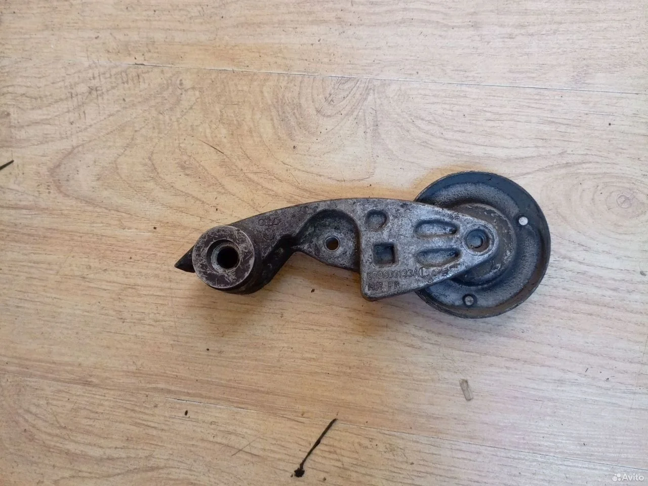 Натяжитель приводного ремня vag 079903133a