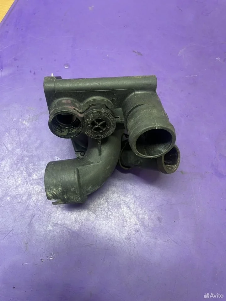 Корпус термостата vw paeton 3.2 022121111g