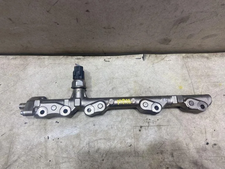 Датчик давления топлива Nissan 166381LA0А